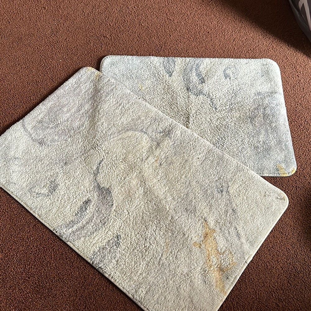 2 marble bath mats